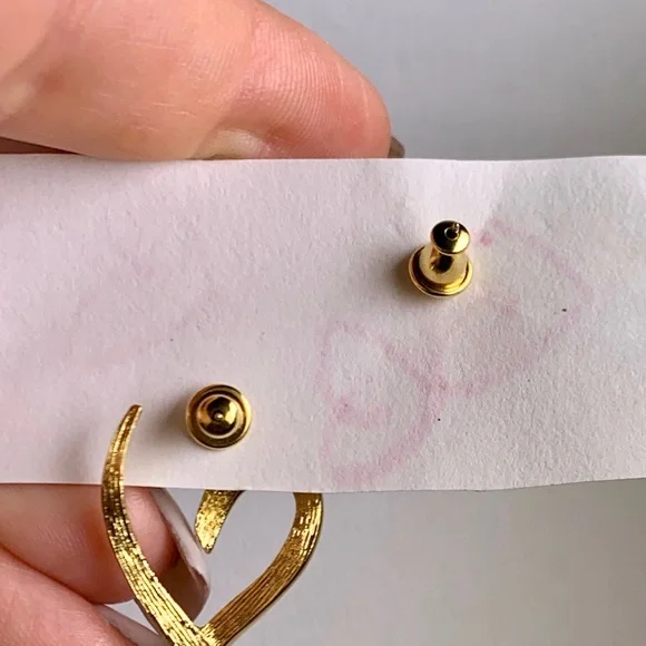 ♥️ GOLD Plated Earrings - Picture 3 of 4
